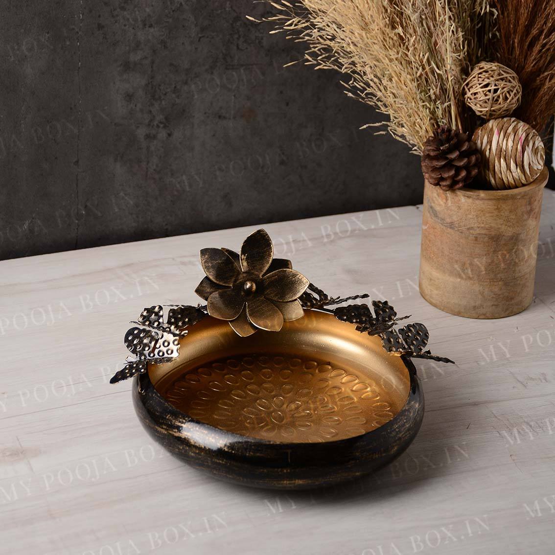 Spring Blossom Black Elegant Urli