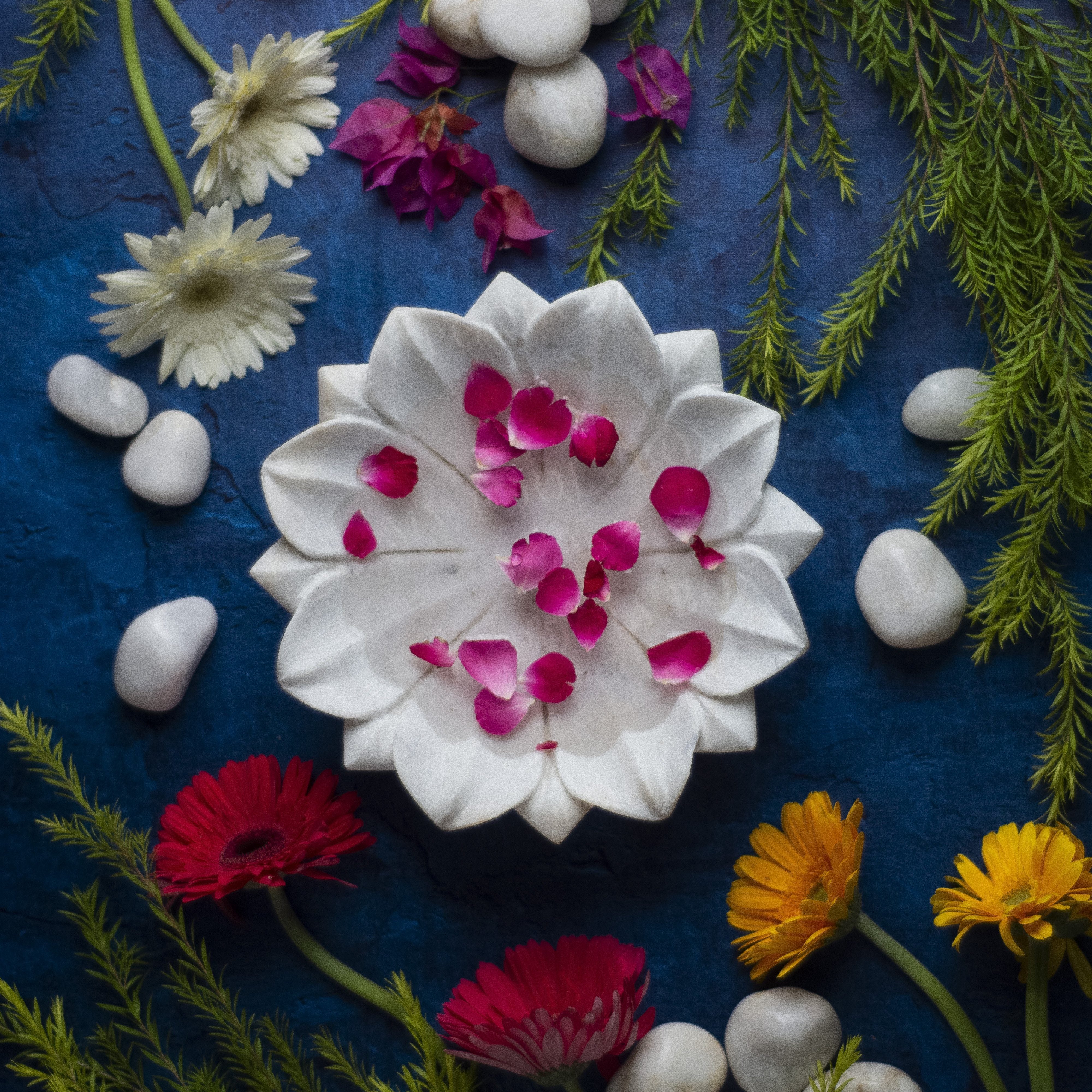 Elegant Floral Marble Urli
