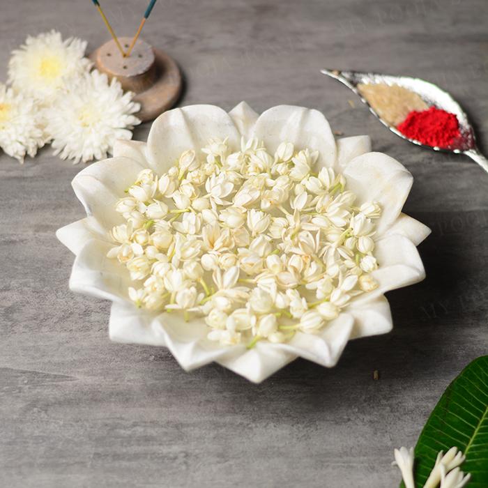 Elegant Floral Marble Urli