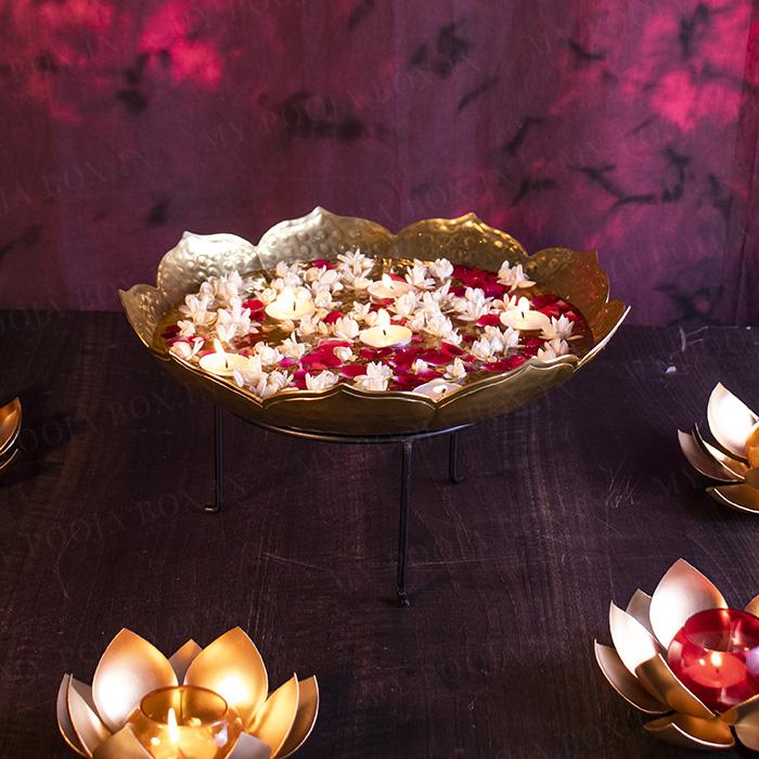 Golden Leafy Urli Stand