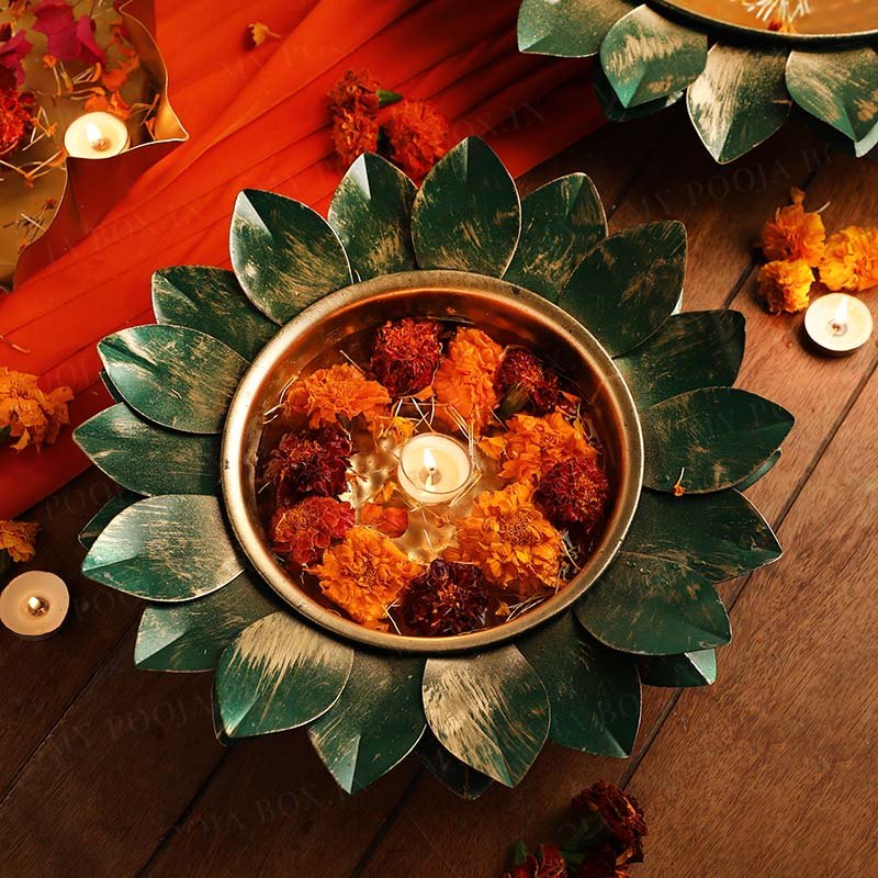 Decorative Vivid Lotus Urli