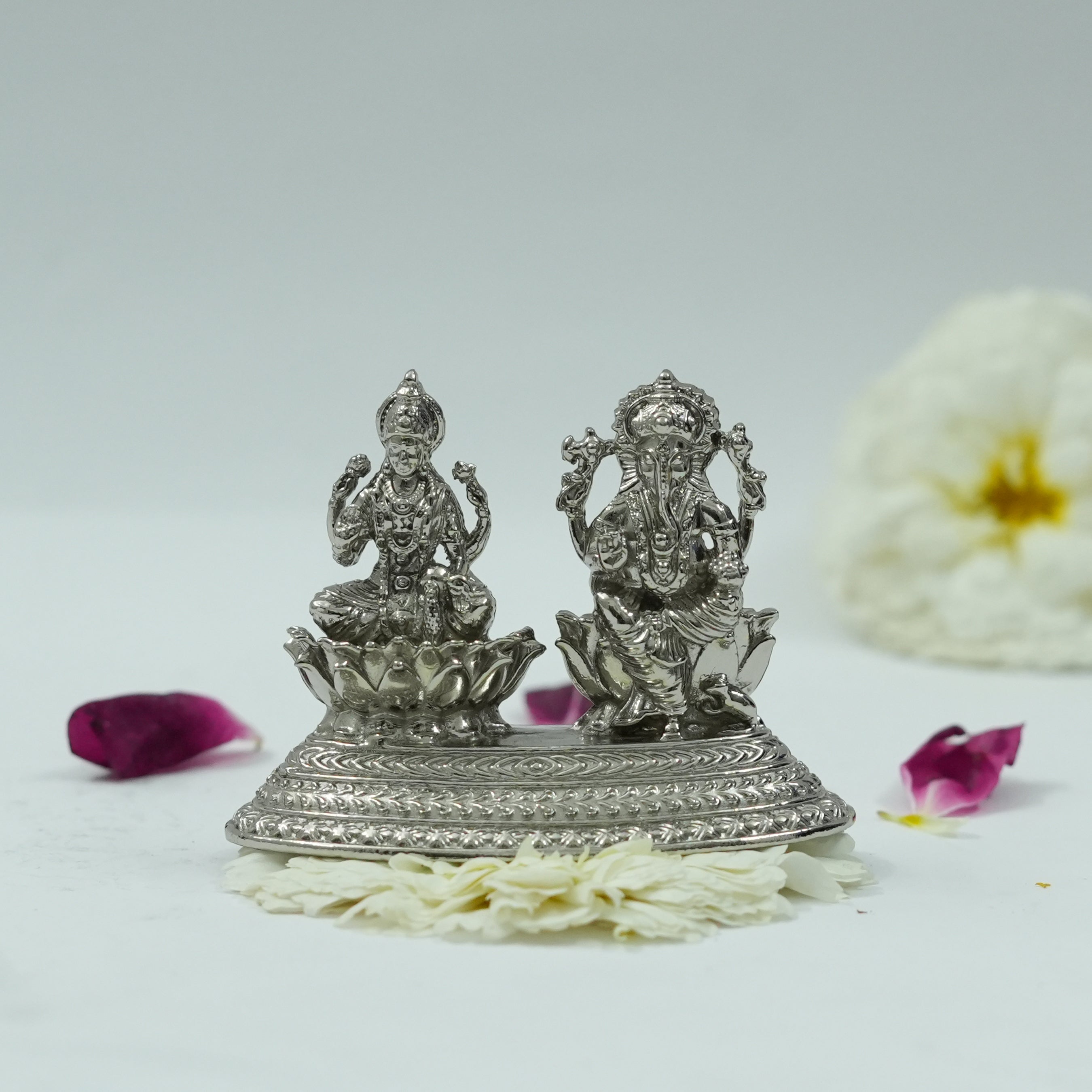 Brass Lakshmi Ganesh Idol in Silver Finish – Auspicious Home Décor & Gifting