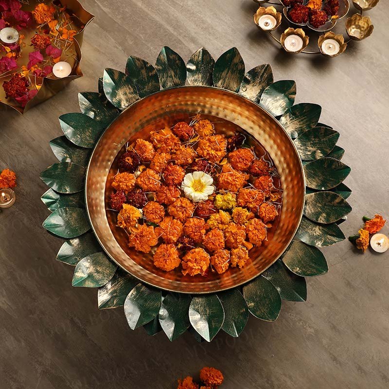 Decorative Vivid Lotus Urli