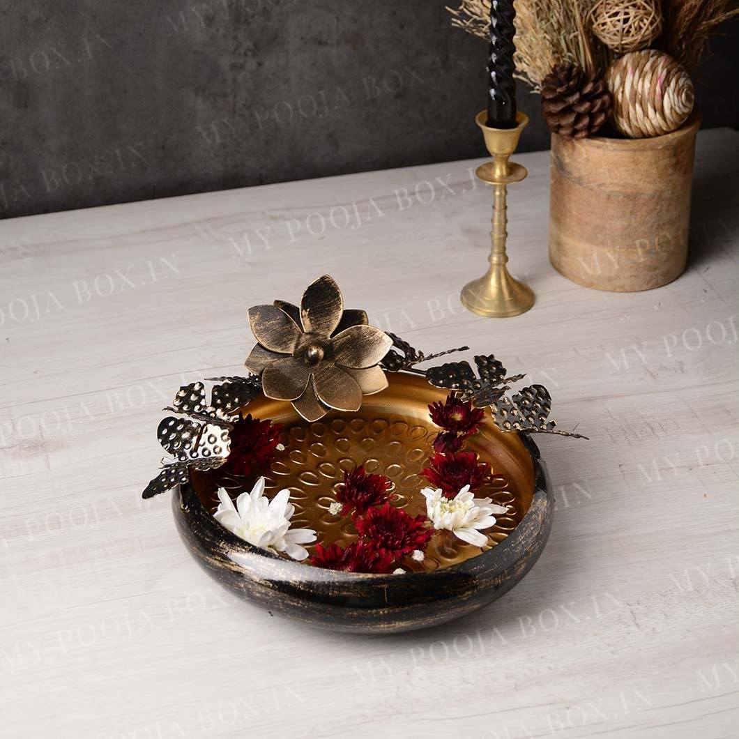 Spring Blossom Black Elegant Urli
