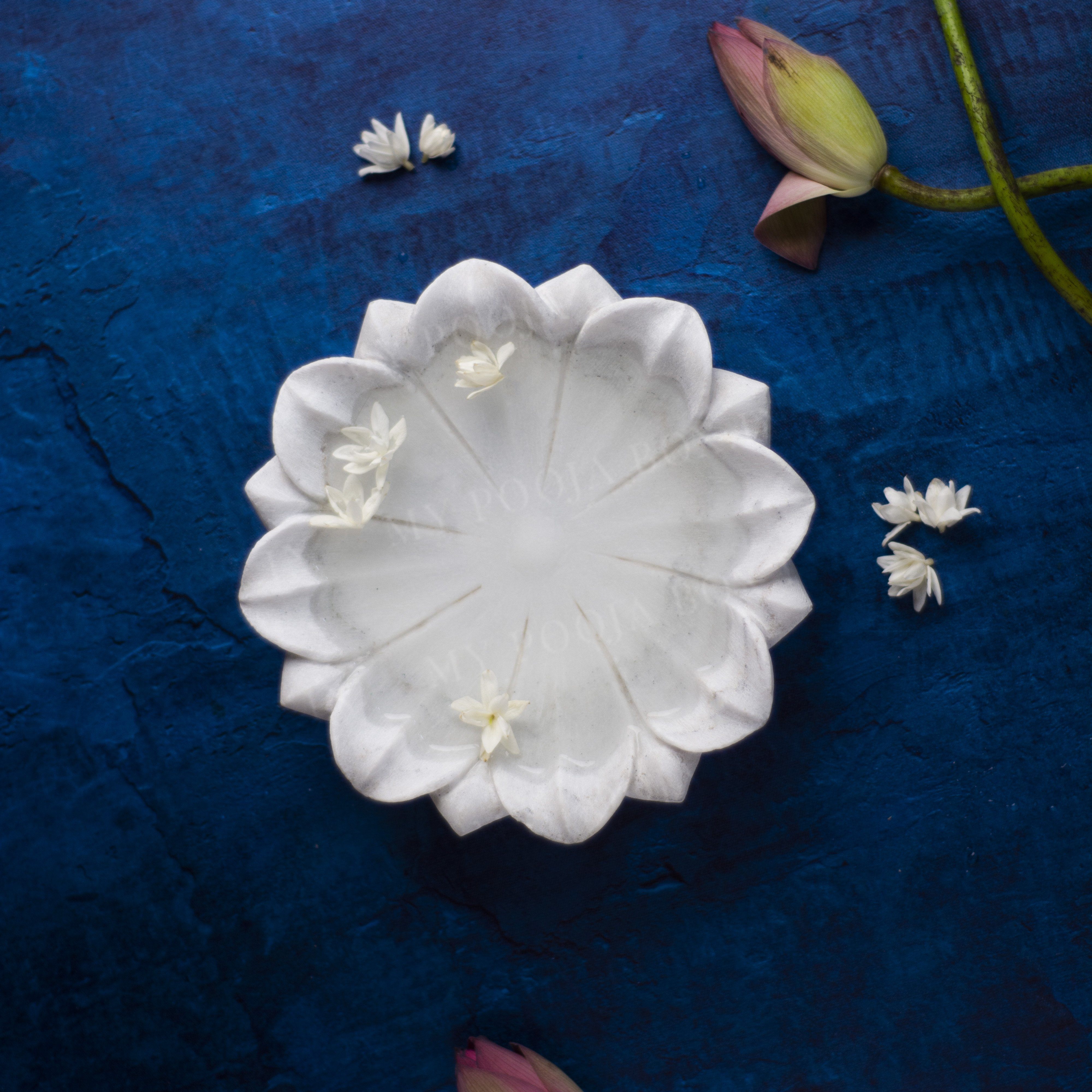 Elegant Floral Marble Urli